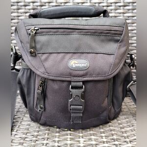 Lowepro Nova 140 AW photography case